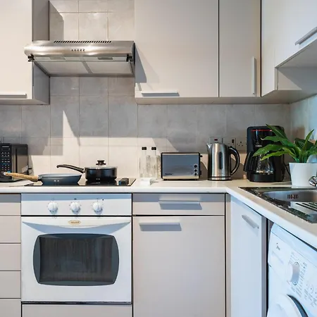 Calina - 3br W Pool & Balcony In Mackenzie Apartman