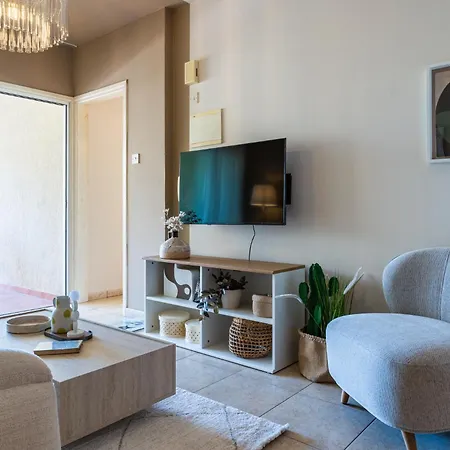 Calina - 3br W Pool & Balcony In Mackenzie Larnaca