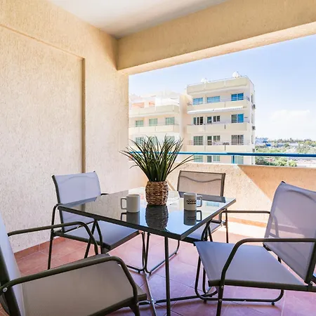 Calina - 3br W Pool & Balcony In Mackenzie *