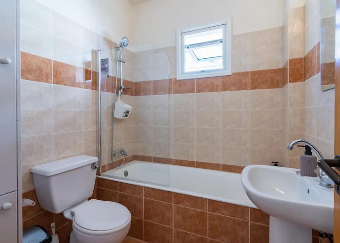 Апартаменты Calina - 3br W Pool & Balcony In Mackenzie Ларнака