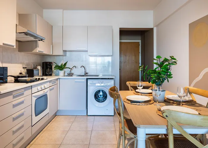 Апартаменты Calina - 3br W Pool & Balcony In Mackenzie