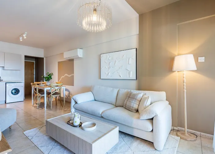 Calina - 3br W Pool & Balcony In Mackenzie Апартаменты Ларнака