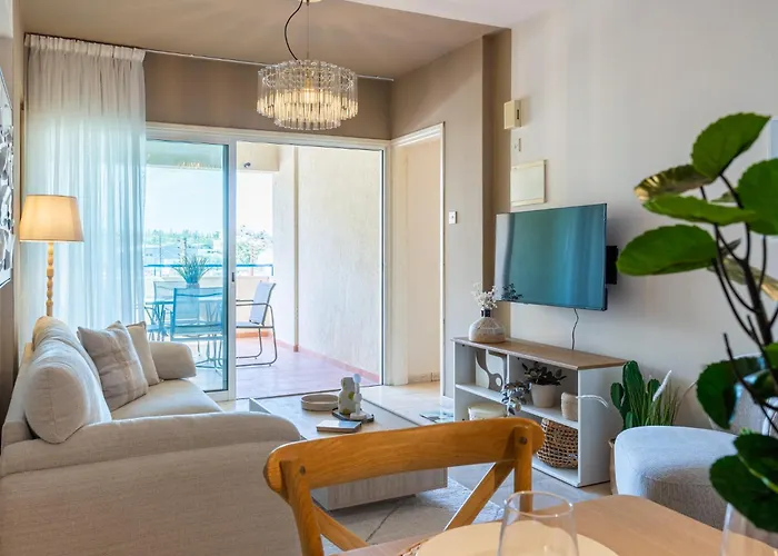 Апартаменты Calina - 3br W Pool & Balcony In Mackenzie *