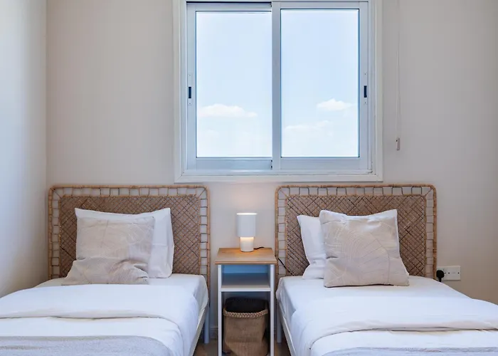 Calina - 3br W Pool & Balcony In Mackenzie * Larnaka