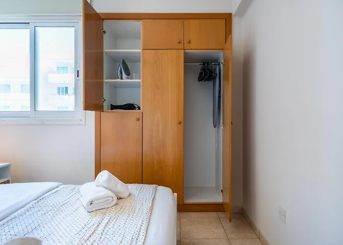 Calina - 3br W Pool & Balcony In Mackenzie Ларнака