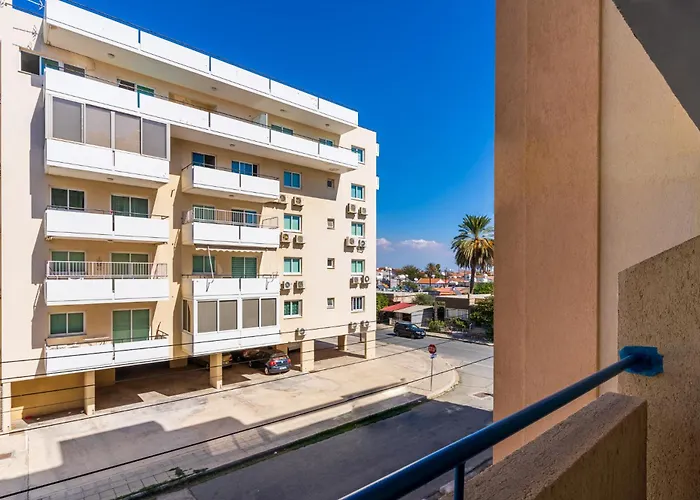 Calina - 3br W Pool & Balcony In Mackenzie Apartment