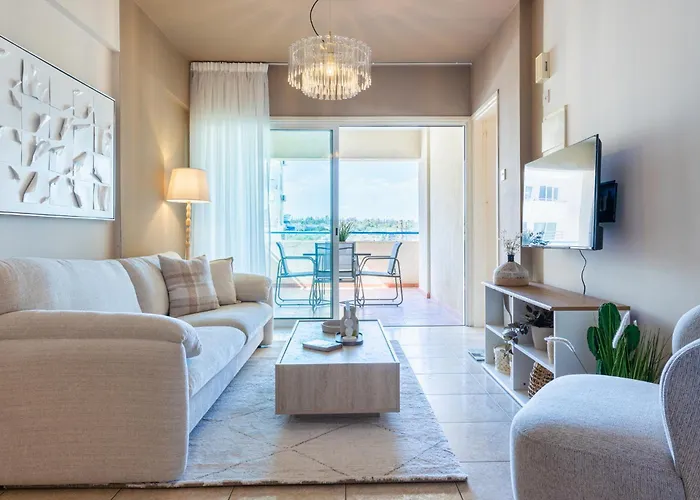 Calina - 3br W Pool & Balcony In Mackenzie