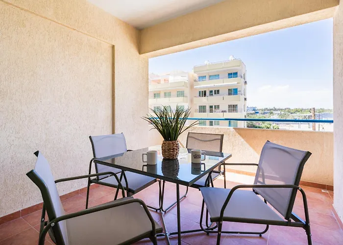 Calina - 3br W Pool & Balcony In Mackenzie *