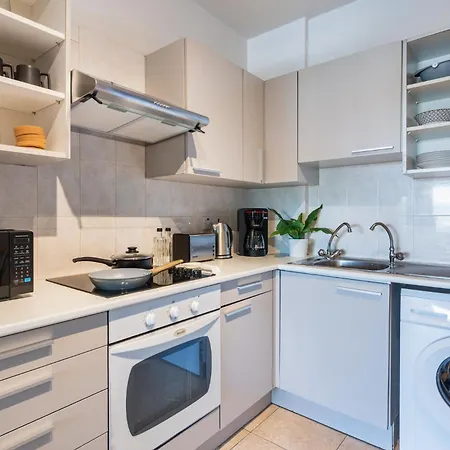 Calina - 3br W Pool & Balcony In Mackenzie *